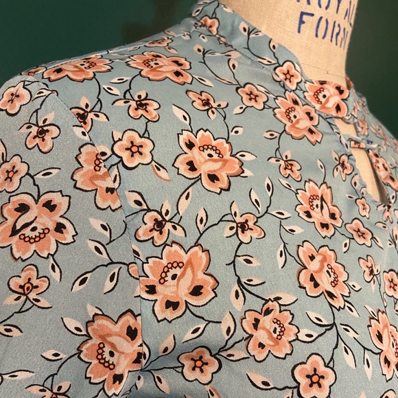 Long sleeved floral blue top! - Picture 3 of 3